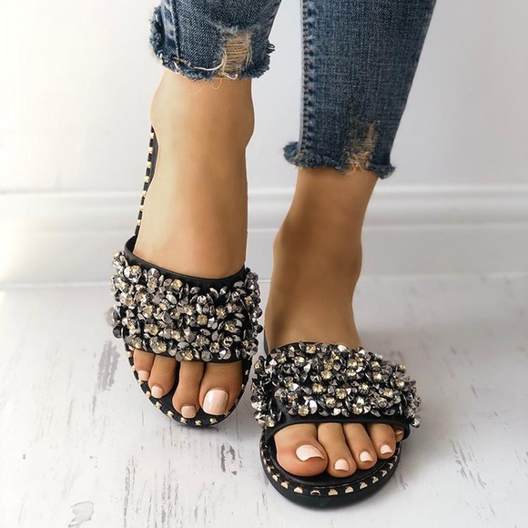 Shoes - 🌺 Rhinestone flower jewel sandals🌺